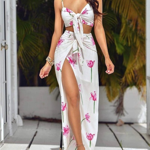 Stylish V-neck Loose Crop Top and Floral Print Pocket Maxi Skirt Set